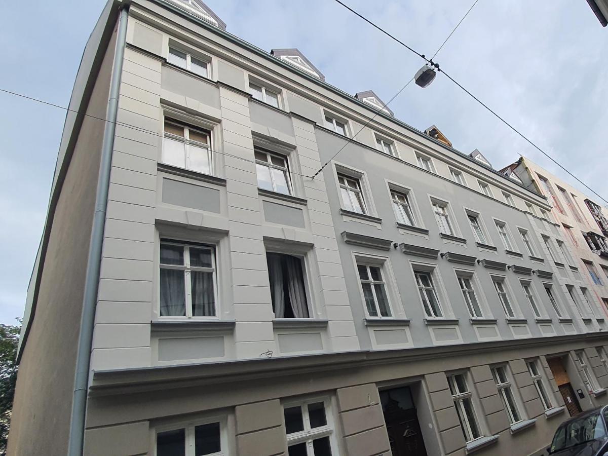 Old Town Apartment *